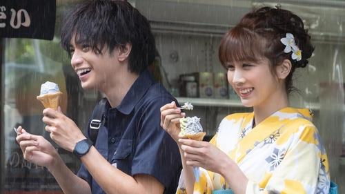 عشقی مثل گلبرگ های در حال ریزش