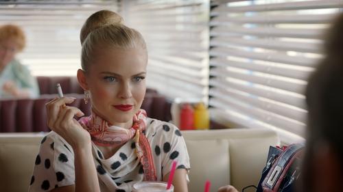 یک دشمن تاریک